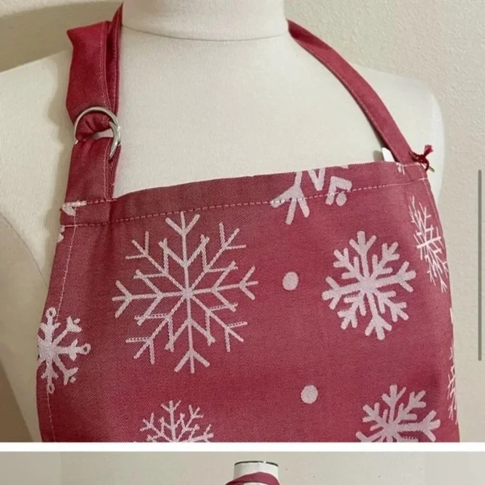 Sur la table Jacquard Snowflake Kitchen Apron. NWT